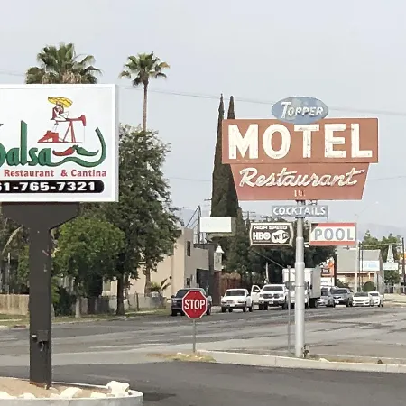 Toppers Motel